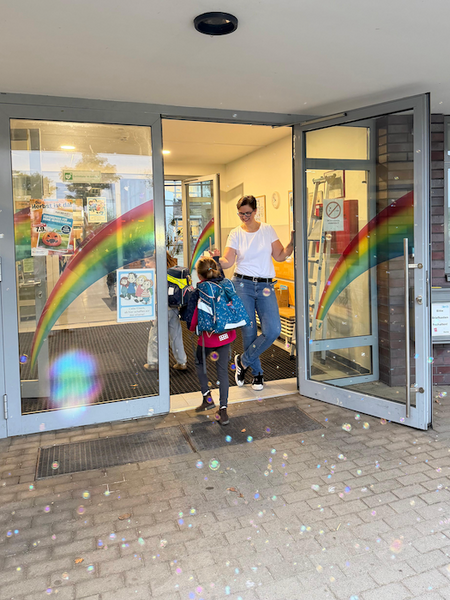 Mehrere gezeichnete Selbstporträts